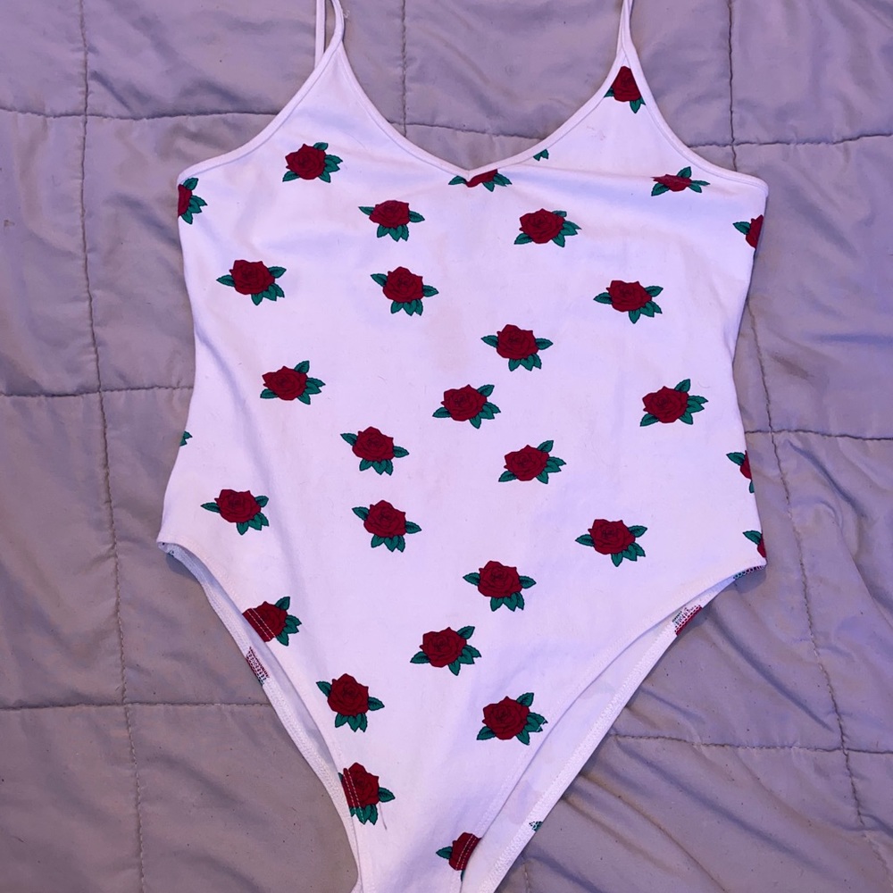 forever 21 White rose body suit